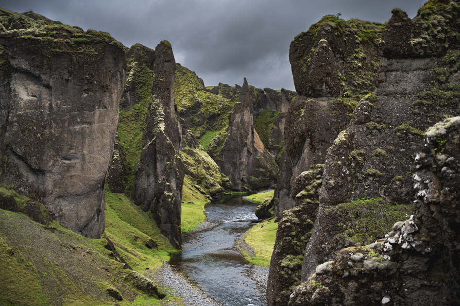 Fjaðrárgljúfur - Blick in den Canyon