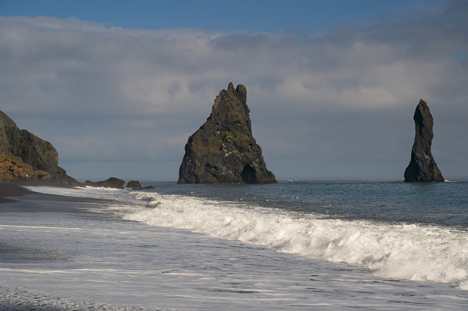 Reynisfjara Beach - die Reynisdragar-Felsspitzen