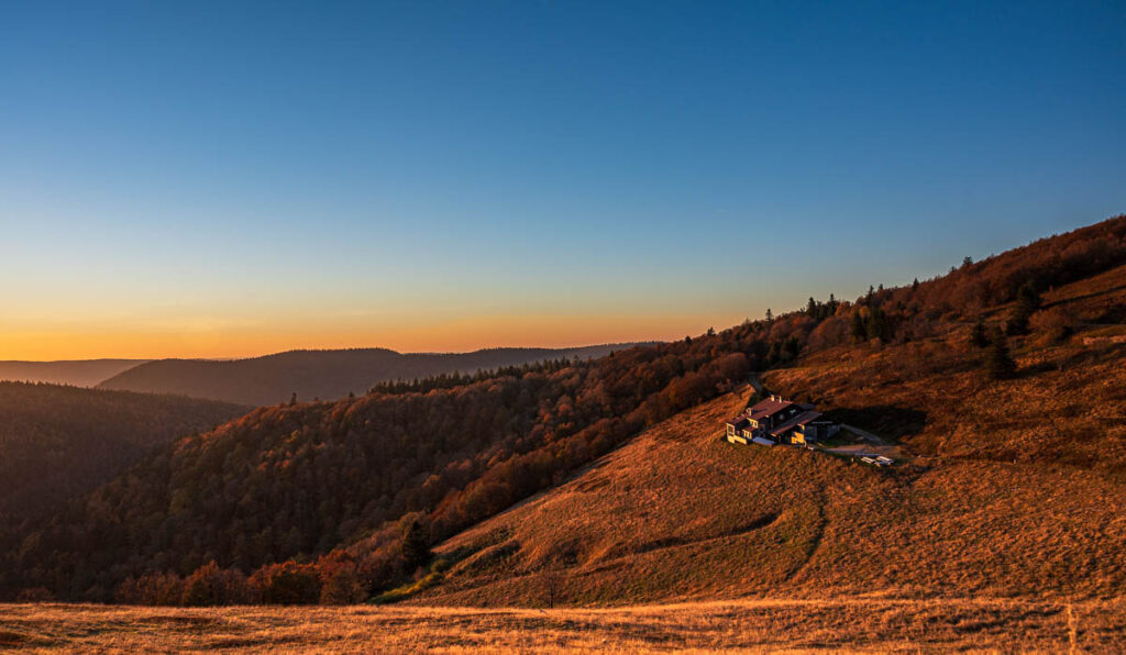 Vogesenhochstrasse - Sonnenuntergang in den Vogesen mit Ferme