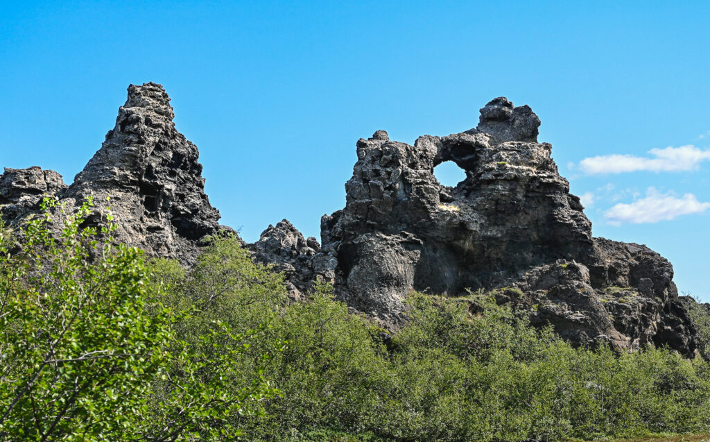 Dimmuborgir - die dunklen Burgen, wo Elfen wohnen