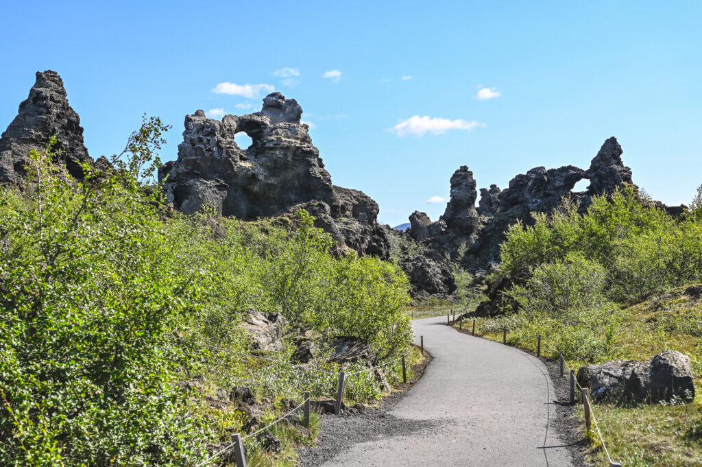 Dimmuborgir - die dunklen Burgen - Wanderweg