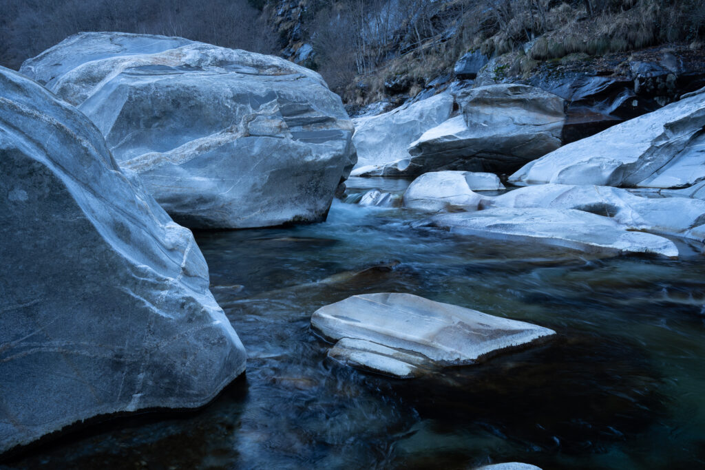 Felsblöcke in der Verzasca Felsblöcke in der Verzasca