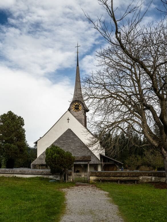 Vor der Würzbrunnenkirche