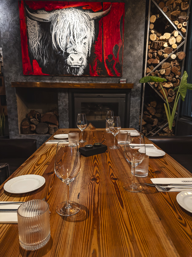 Schön gedeckter Tisch in einem typischen Restaurant in Buenos Aires
