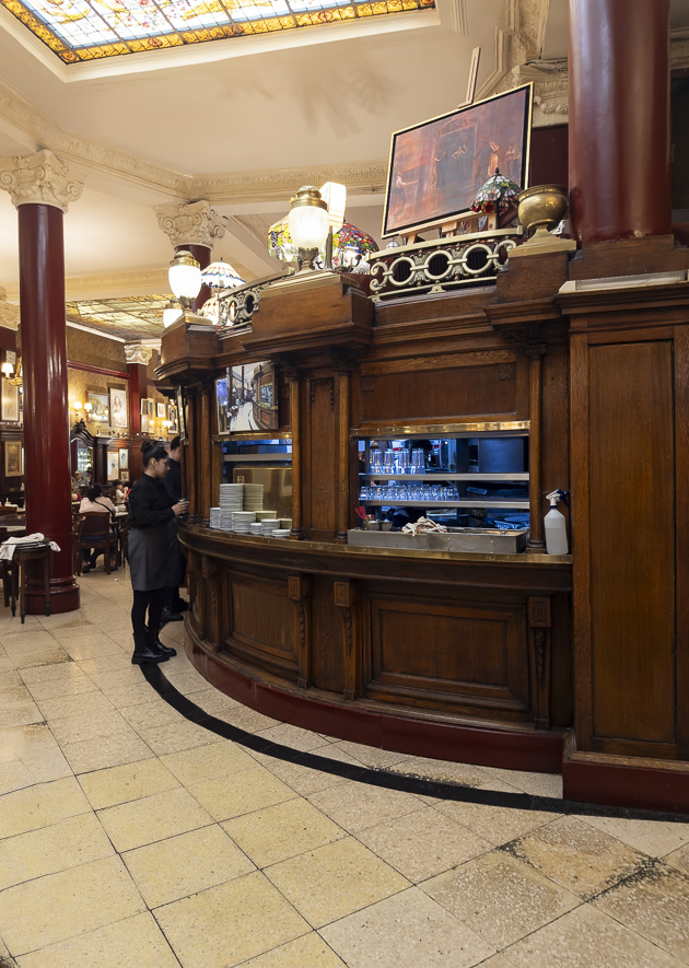 Café Tortoni - Kaffeeausgabe