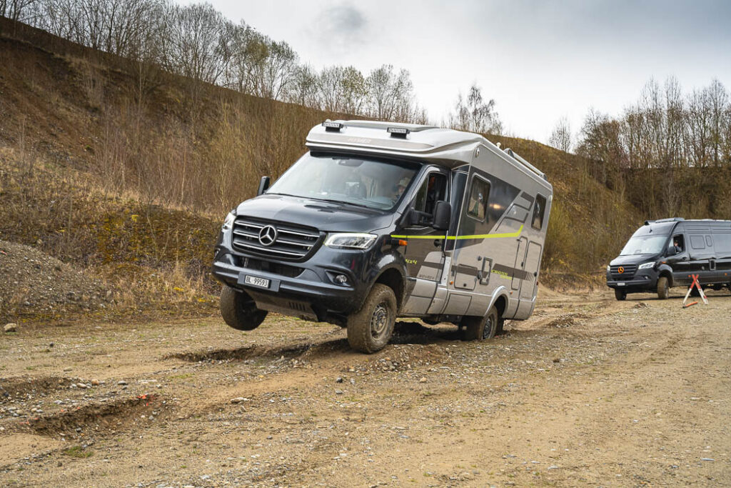 Fahrt mit dem Hymer ML-T 4x4 CrossOver durch die Verschränkungsstrecke