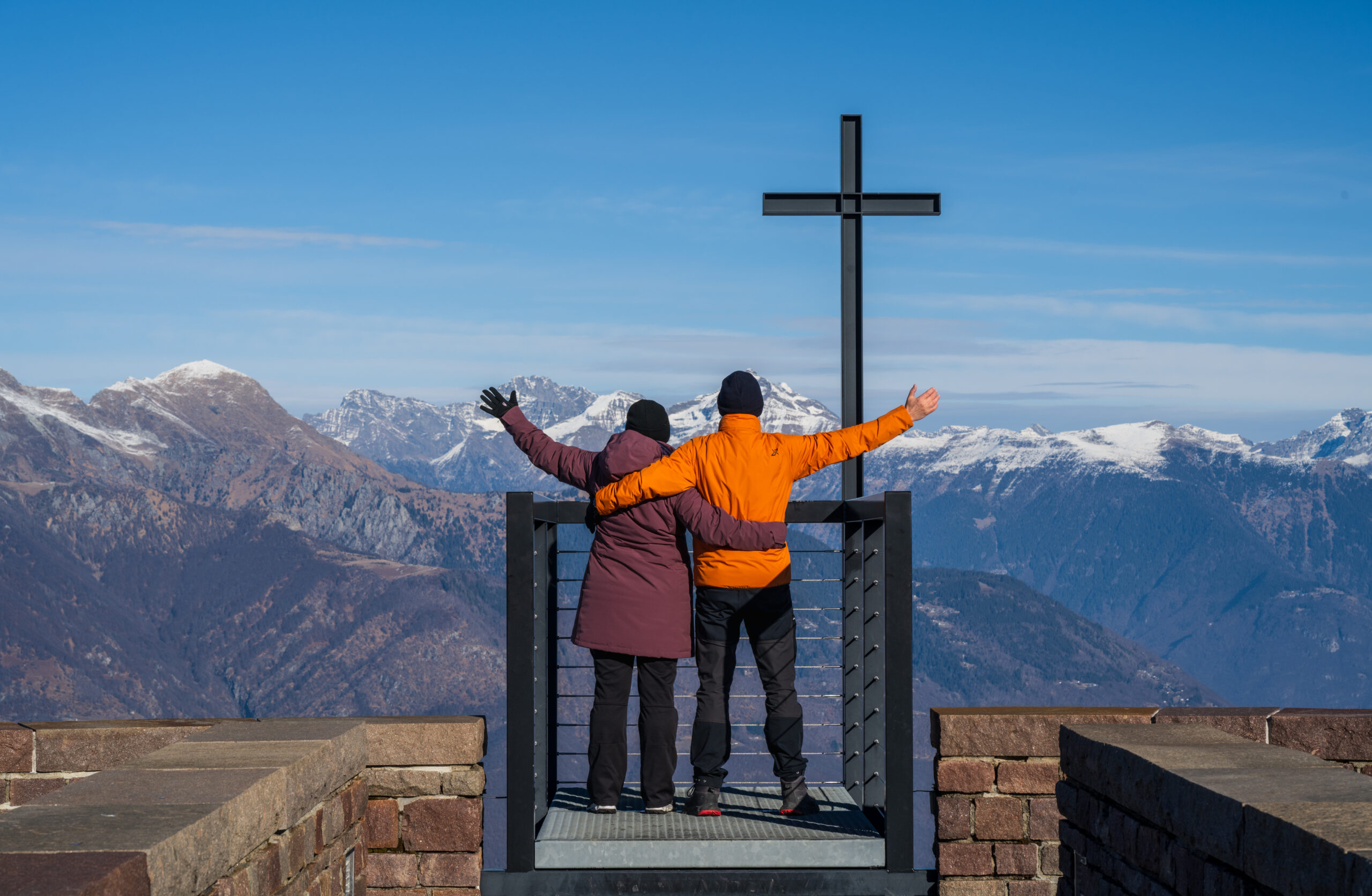 über uns - Sylvie und Markus auf dem Monte Tamaro